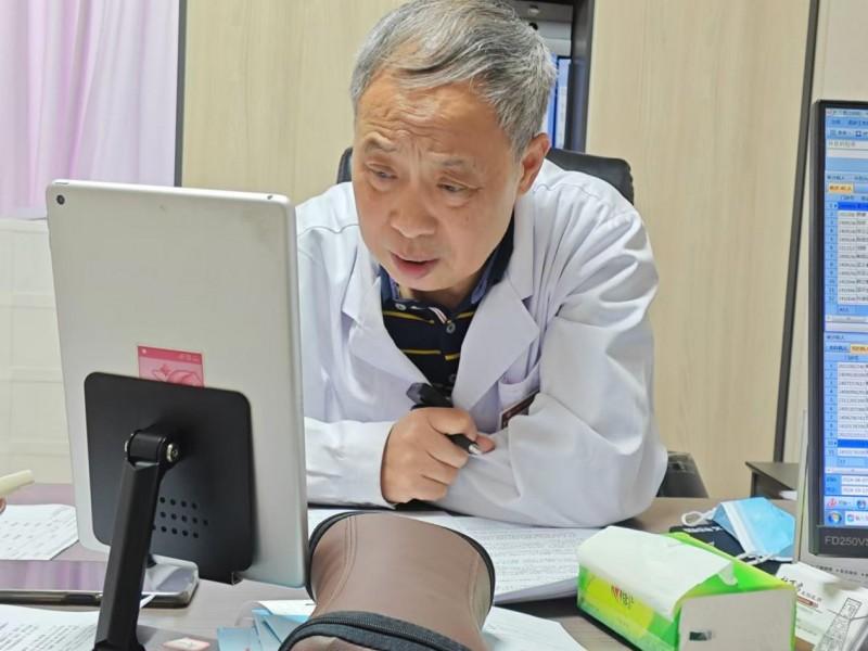 不止于控制症状，精神科杜万君探索中西结合治疗精神疾病新模式