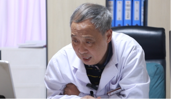 央视名嘴水均益专访精神科杜万君:以舌为镜，中西协同，中医四十年的坚守与创新