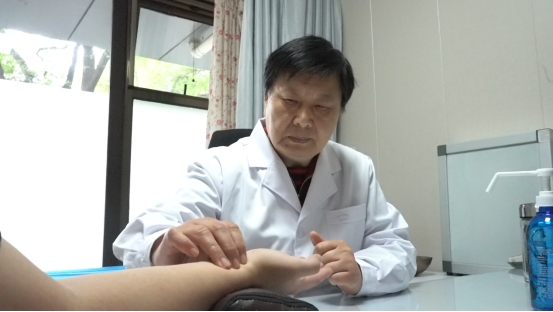 水均益深度对话精神专家杨晓：中西医结合如何成为精神心理患者的“生命支点”