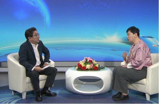 央视名嘴水均益对话杨晓：中西医结合如何破解精神心理疾病“治标难治本”困局