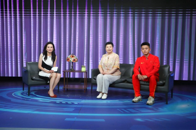 原央视主持人李雨霏携手精神专家杨晓，为精神患者开出“身心同调”科学良方
