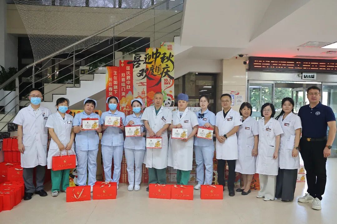 月圆人安 情暖杏林丨北京朝阳门中西医结合医院中秋慰问致敬坚守